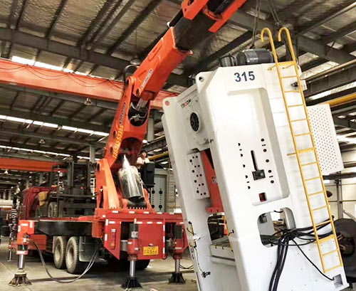 德州附近随车吊出租，轻松解决运输难题