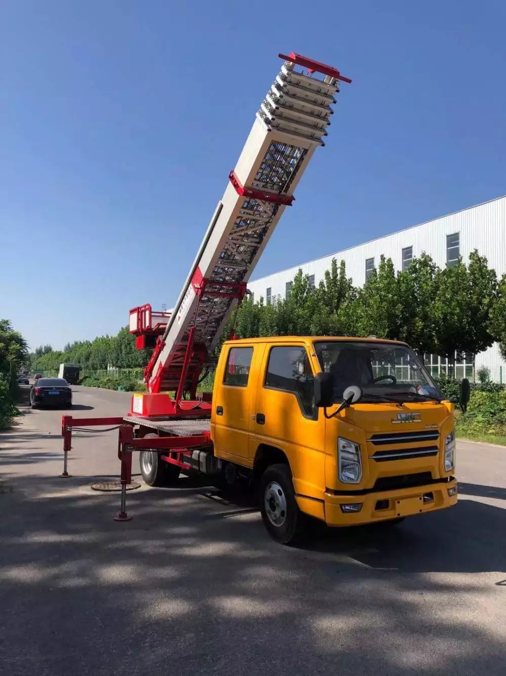 德州附近的云梯车出租服务：轻松解决高空作业需求