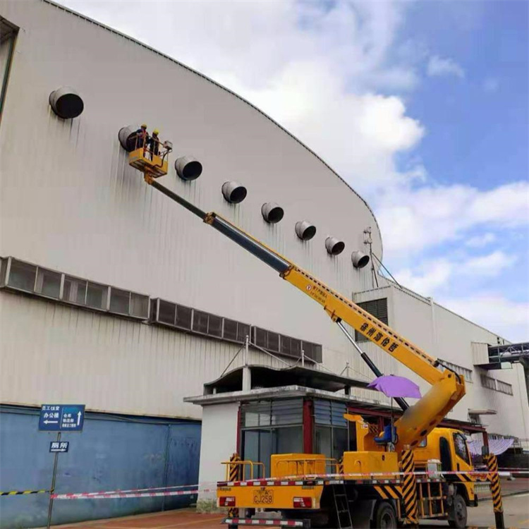 德州高空作业车出租服务：专业广告牌安装解决方案